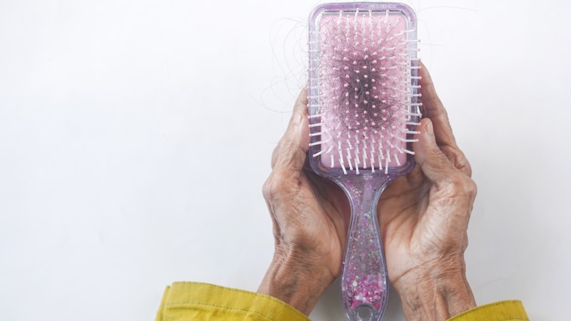 ヘアブラシのプレゼントは本当によくない?嬉しくないと言われる理由と喜ばれるおしゃれなブラシの選び方